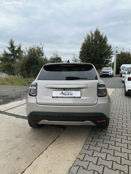 Fiat 600e 600 La prima 54 kWh - fotka 5 z 10
