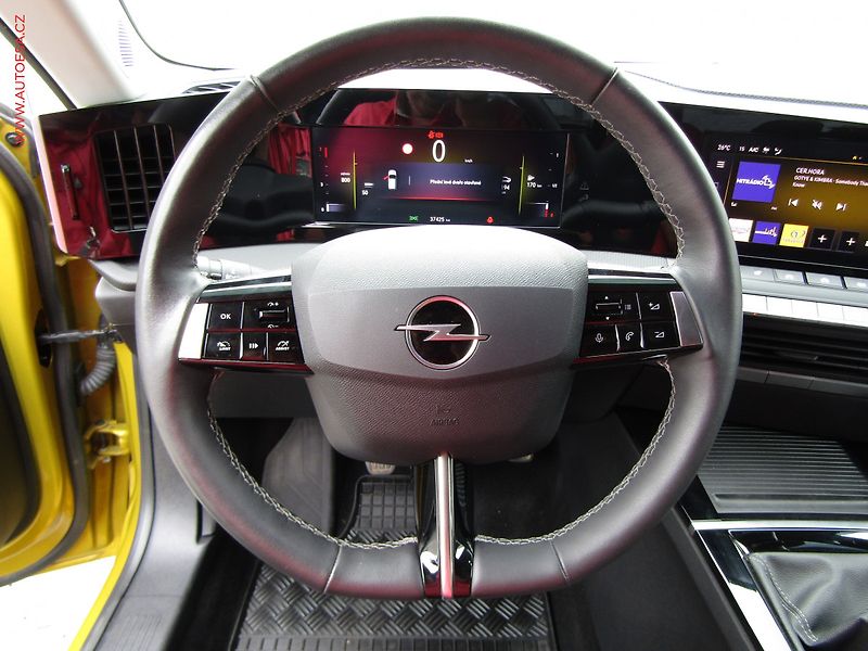 Opel Astra (2024) 1.2 T, ČR, AC, tempo, kamera - fotka 20 z 21