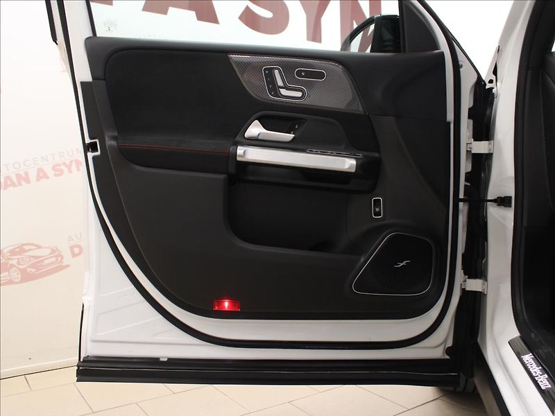 Mercedes-Benz GLB 2,0 250 4Matic AMG Line - fotka 9 z 39
