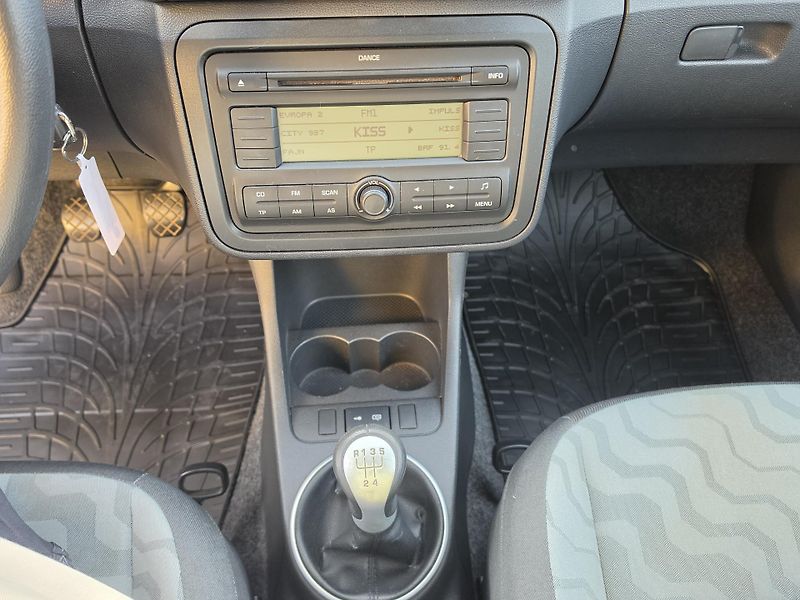 Škoda Fabia II 1.4i 16V AMBIENTE*2x SADA* - fotka 19 z 55