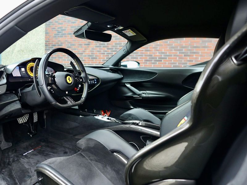Ferrari SF90 (2021) Stradale 4.0 V8 1001PS 4x4 Ate - fotka 52 z 72