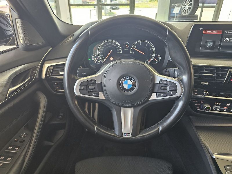 BMW Řada 5 540d xDrive - fotka 19 z 26