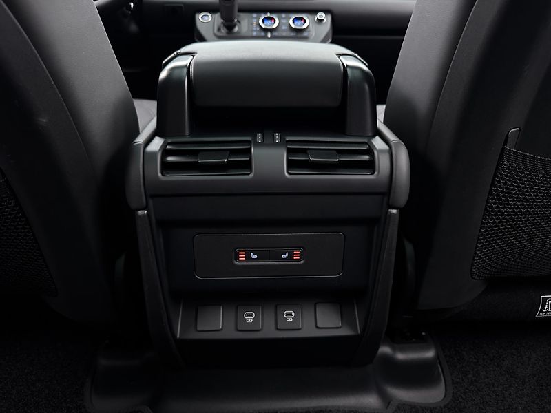 Land Rover Defender 110 P425 X-DYNAMIC REZERVACE - fotka 30 z 50