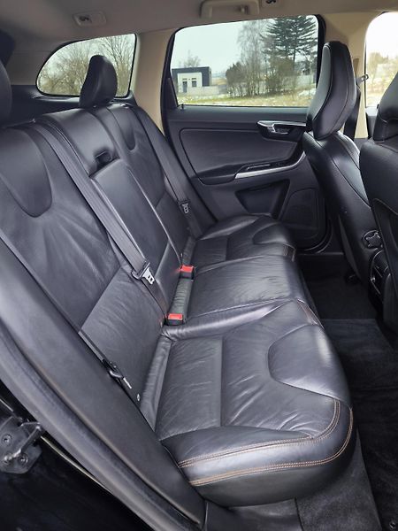Volvo XC60 2,4 D 129kW 1 MAJITELKA - fotka 22 z 41