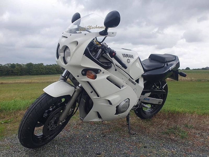 Yamaha FZR 600 (1996) - fotka 3 z 9