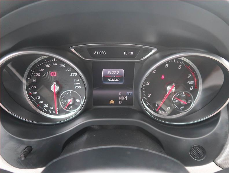 Mercedes-Benz CLA (2017) 220 4MATIC - fotka 11 z 14