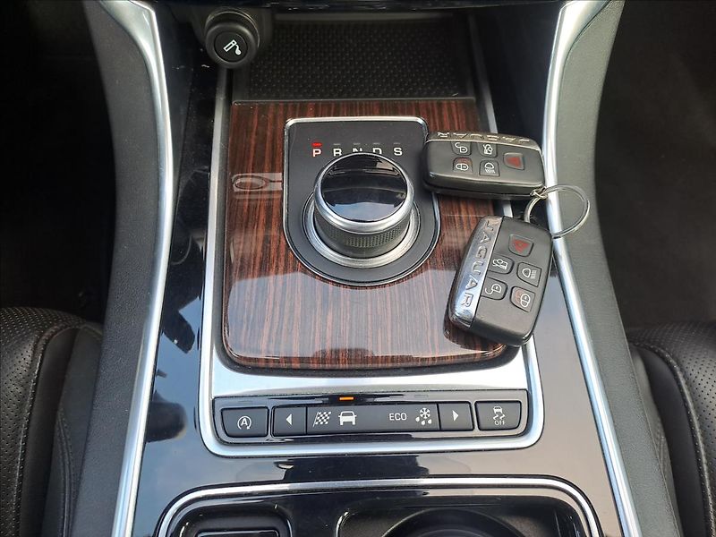 Jaguar XF 2,0 d 132 kW AUT,NAVI,KAMERA - fotka 19 z 21