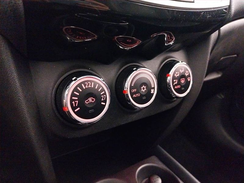 Mitsubishi ASX (2015) 1.8 DI-D MIVEC, 4X4 - fotka 16 z 22