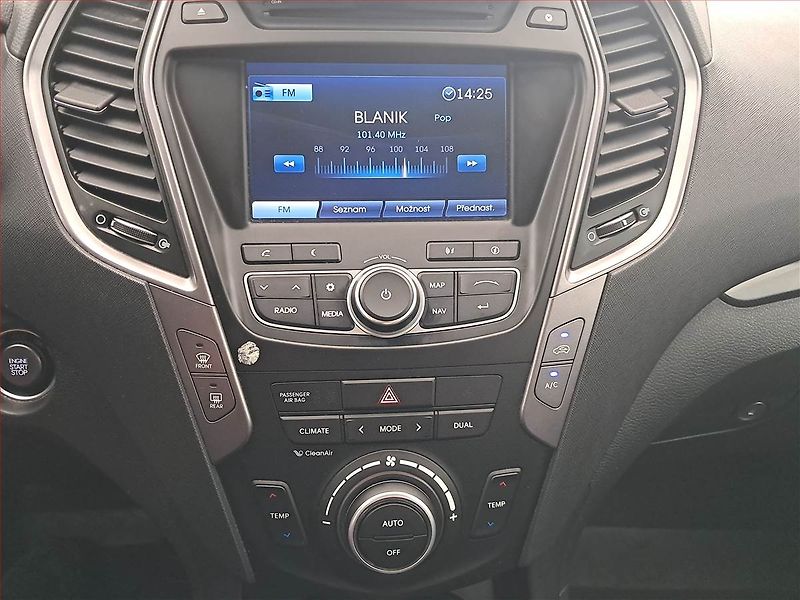 Hyundai Santa Fe (2015) 2.2 CRDi, 4X4, Automat - fotka 12 z 18