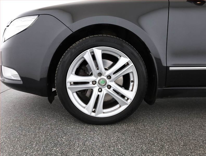 Škoda Superb (2009) 2.0 TDI, Xenony, Tempomat - fotka 19 z 19