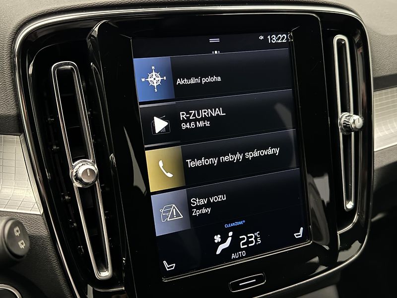 Volvo XC40 T4 MOMENTUM AUT - fotka 29 z 45