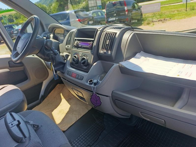 Citroën Jumper (2010) 3,0 HDi 9míst klima 116kw - fotka 15 z 25