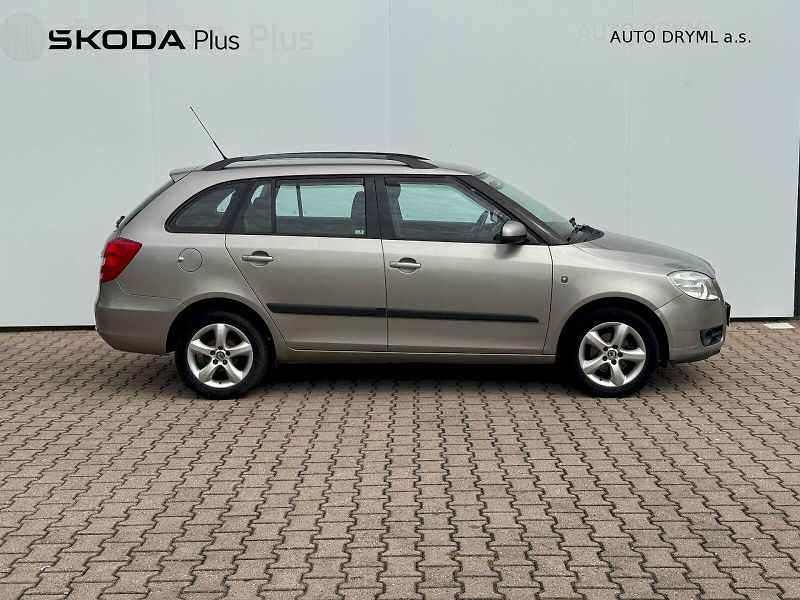 Škoda Fabia (2009) Elegance Edition Combi 1.4 MPI - fotka 8 z 24