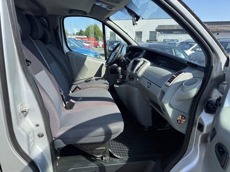 Renault Trafic 2.5 DCI PASSENGER 9 MÍST - fotka 9 z 13