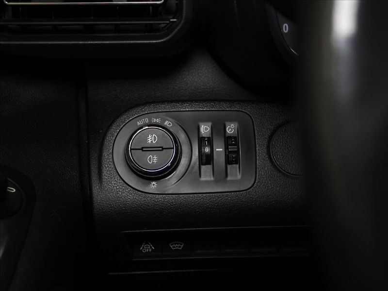 Opel Combo 1,2 Turbo 81kW LONG 7-míst ČR - fotka 20 z 20