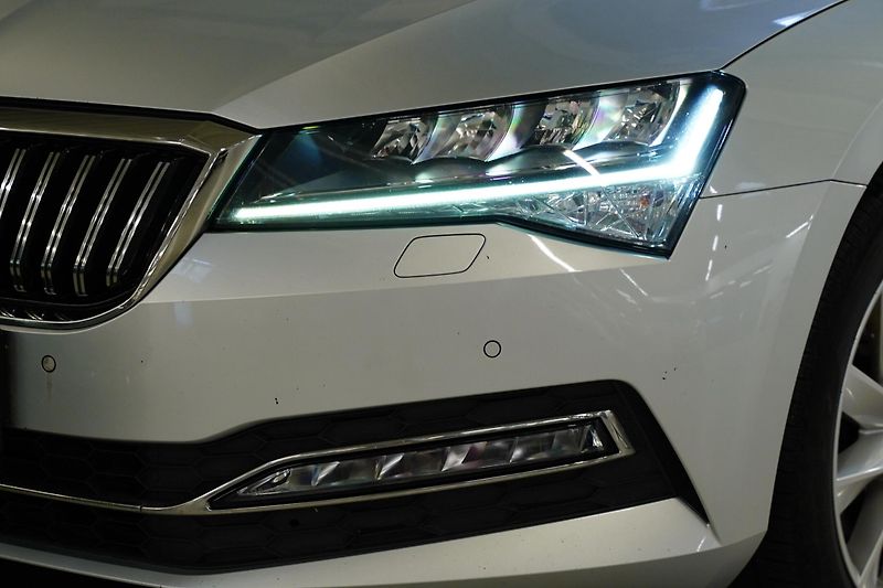 Škoda Superb - fotka 9 z 28