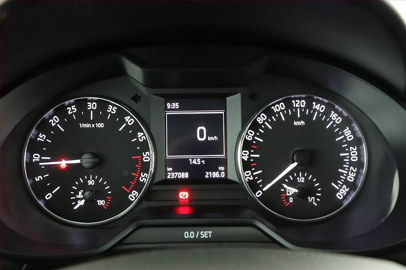 Škoda Octavia (2015) 2.0 TDI, ČR,1.maj, Tempomat - fotka 10 z 15