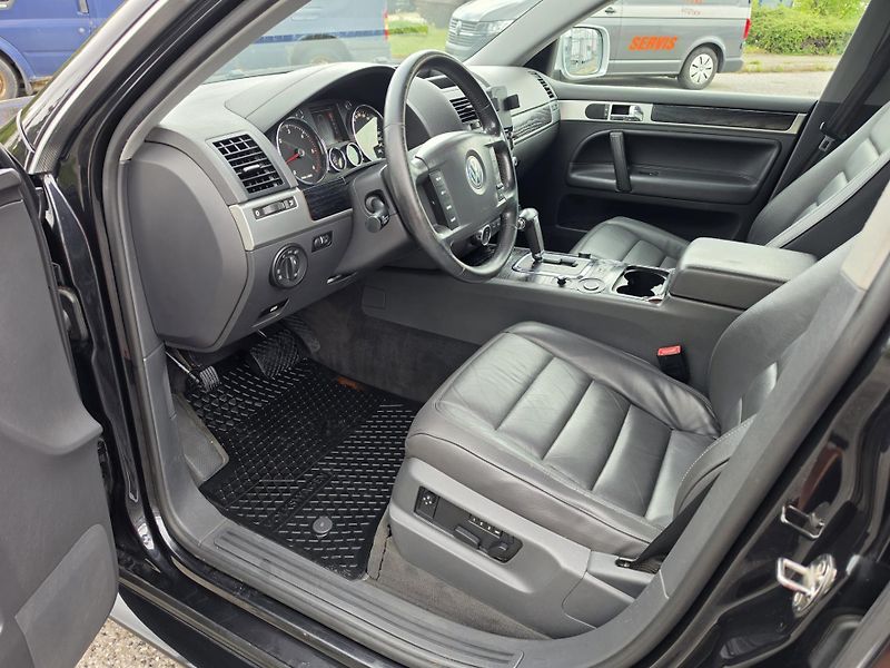 Volkswagen Touareg (2006) 3.0TDI 165Kw King Kong - fotka 16 z 26