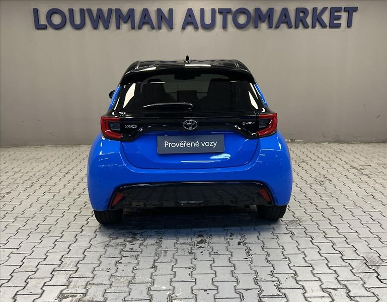 Toyota Yaris 1,5 Hybrid AT PREMIERE EDITION - fotka 15 z 17