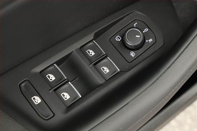 Volkswagen Passat (2019) 2.0 TSI - fotka 9 z 20