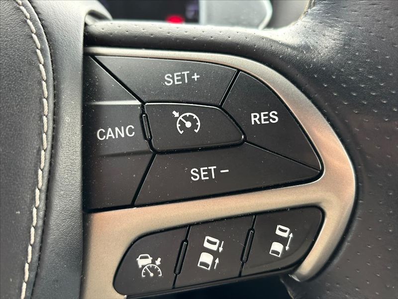 Jeep Grand Cherokee 6,4 SRT  6,4 V8 Hemi - fotka 25 z 30