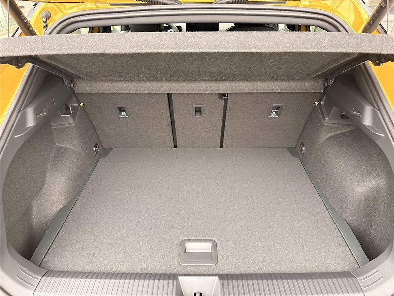 Volkswagen T-Roc 1,5 eTSI 110 kW 7DSG  R-Line - fotka 16 z 17