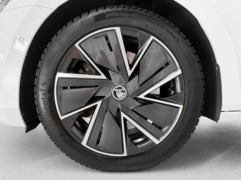Škoda Superb 2.0TSI 206KW DSG 4X4 SPORTLINE - fotka 9 z 34