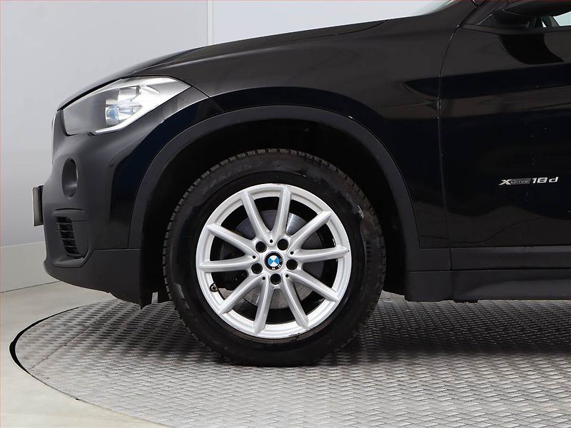 BMW X1 (2017) xDrive18d, 4X4, Automat, ČR - fotka 13 z 17
