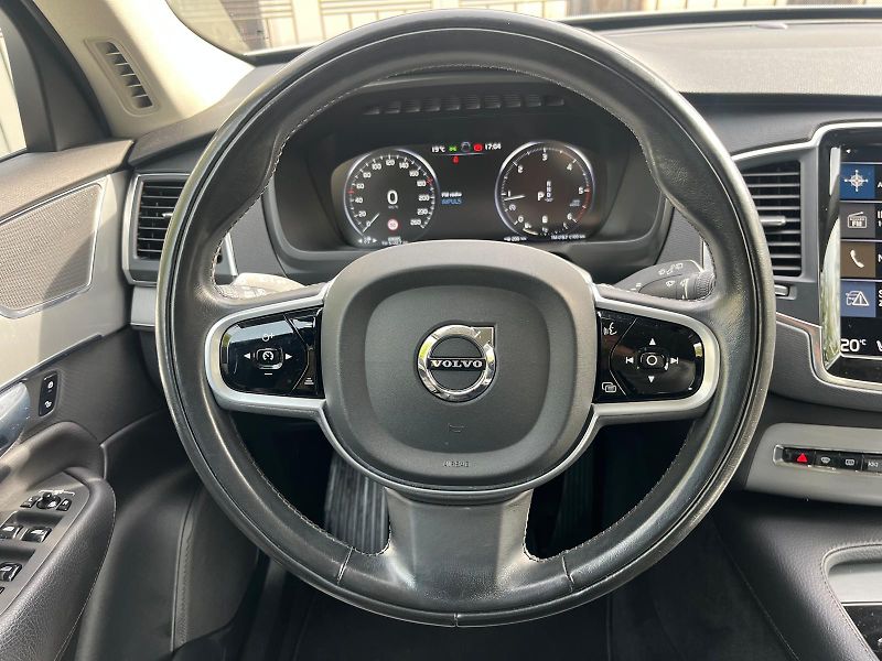 Volvo XC90 Momentum B5 2.0d / DPH / - fotka 17 z 18