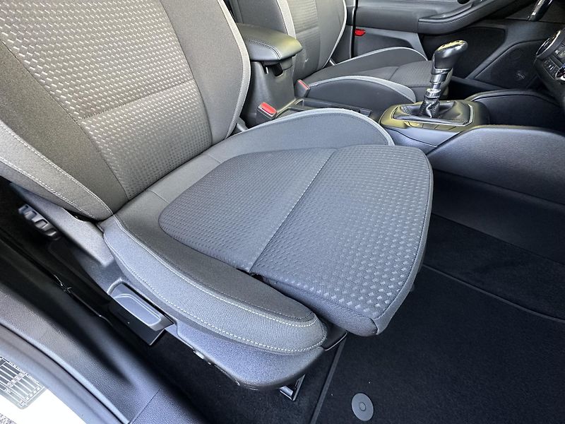 Ford Focus (2019) 1.5EcoBlue/88kW*KOMBI*1.Maj.TZ - fotka 19 z 39