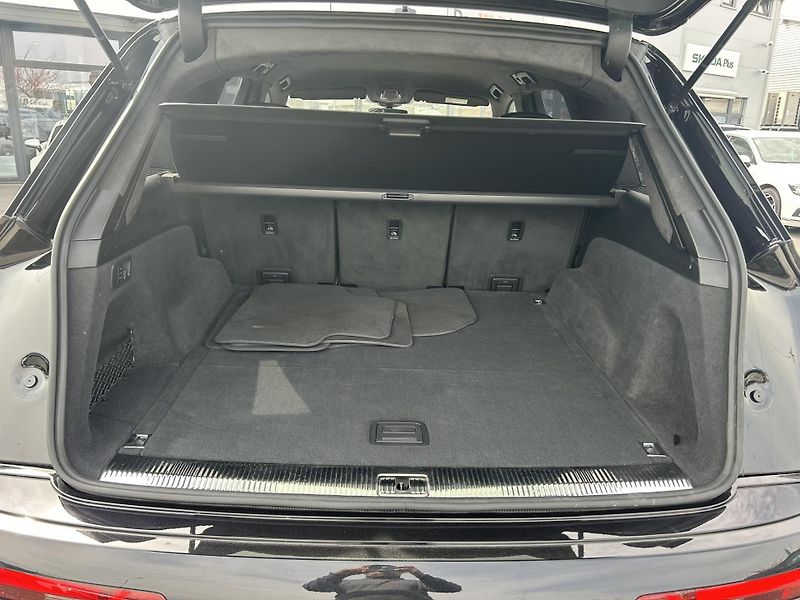 Audi SQ7 4.0TDi 320kW quattro - fotka 16 z 24