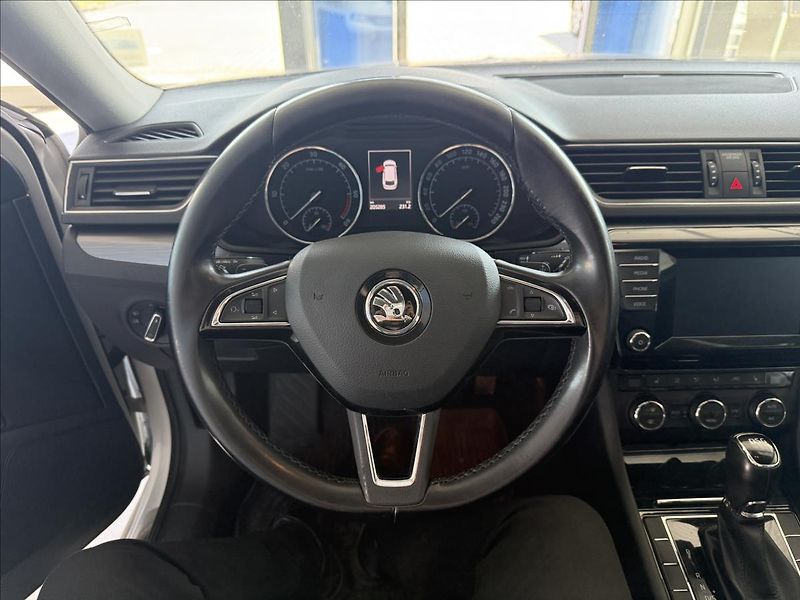 Škoda Superb 2,0   TDI 110kW,SERVISKA,ČR - fotka 13 z 29