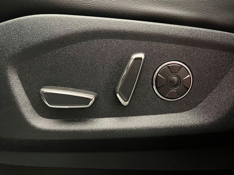 Ford Galaxy 2.5 HEV VIGNALE LED 7míst - fotka 30 z 77