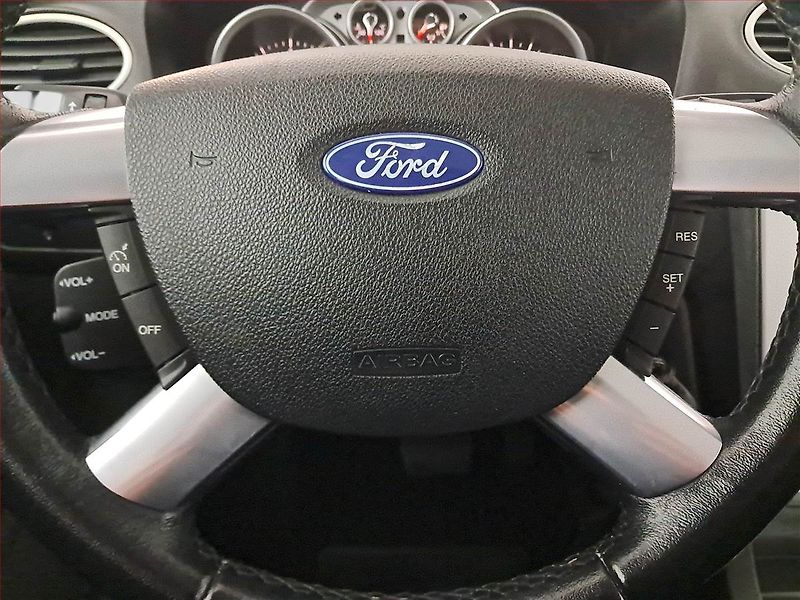 Ford Focus (2008) 1.6 16V, Automat, nová STK - fotka 16 z 16
