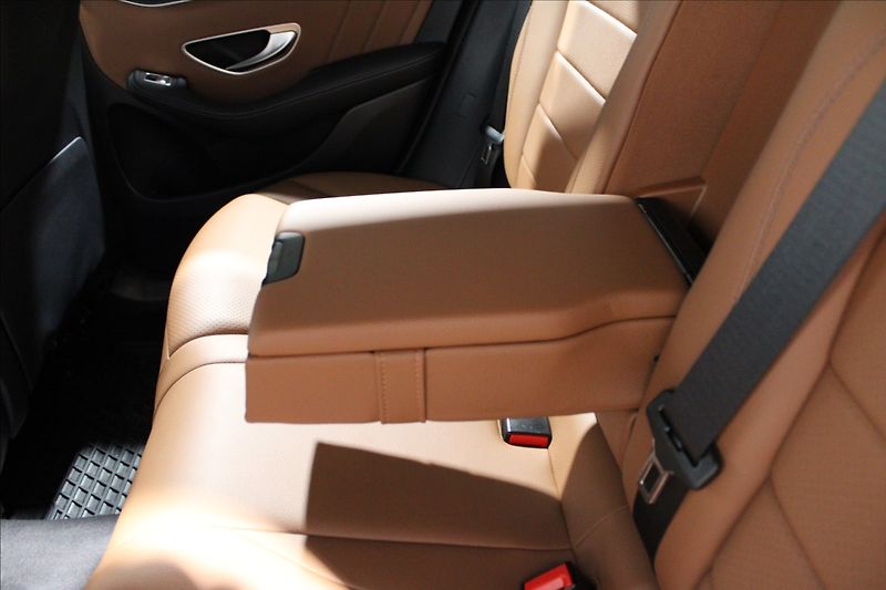 Mercedes-Benz GLC 2,0 220d 4MATIC - fotka 29 z 32