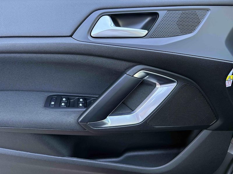 Peugeot 308 (2018) Allure 1.6 BlueHDi EAT6 - fotka 13 z 41