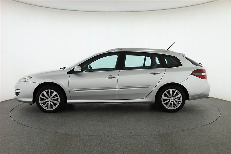 Renault Laguna (2011) 2.0 DCi, po STK, Tažné - fotka 3 z 19