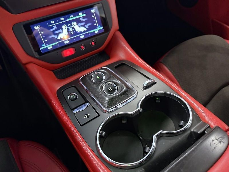 Maserati GranTurismo (2009) 4,7 V8 S F1 440k MC paket - fotka 16 z 20