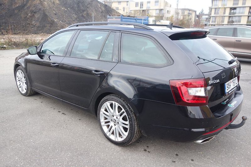 Škoda Octavia 2,0TDi 135kW RS DSG!! PANO!! - fotka 12 z 34