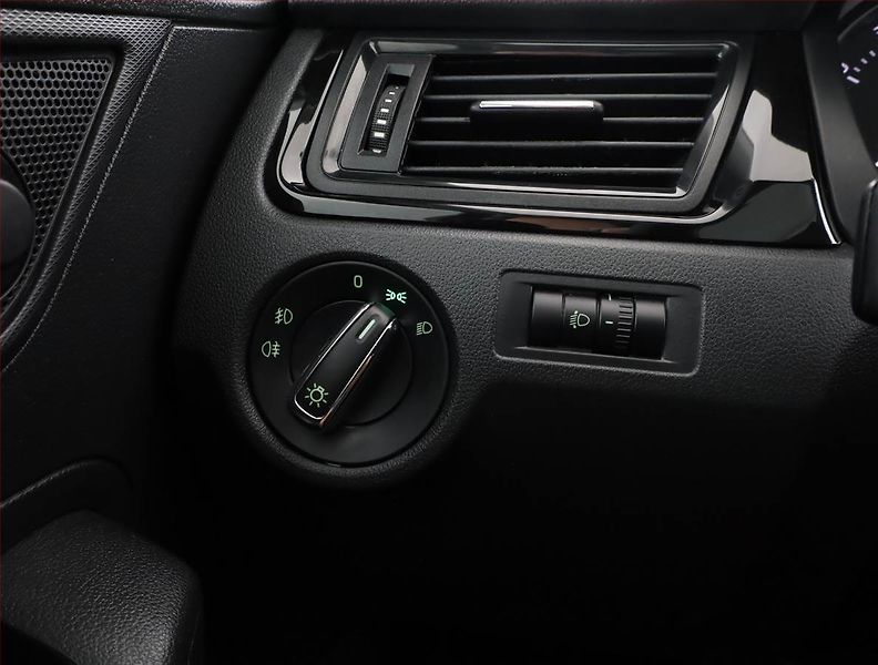 Škoda Rapid (2014) Spaceback 1.2 TSI, Serv.kniha - fotka 13 z 17