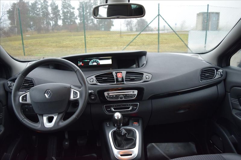 Renault Scénic 1,9 DCI 96KW TAŽNÉ NAVI KAMERA - fotka 29 z 57