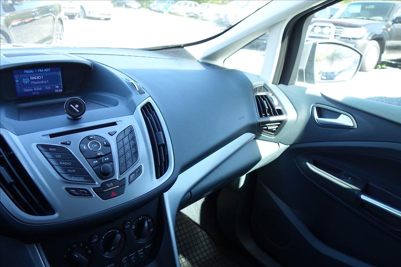 Ford C-MAX 1,6 TDCi 85KW, SERVIS. KN. - fotka 34 z 39