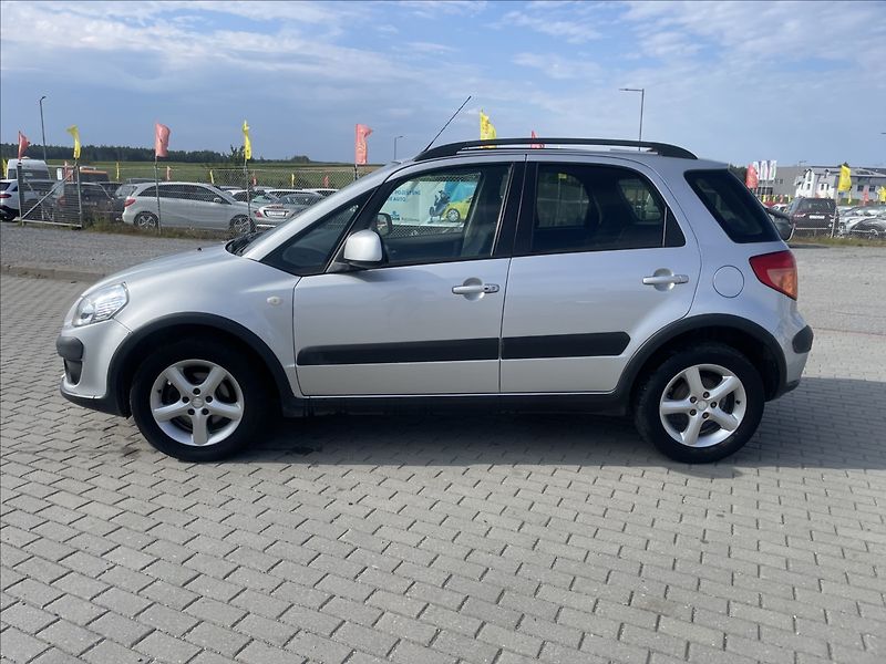 Suzuki SX4 1,6 i 79kw 4x4 KLIMA CZauto 2m - fotka 2 z 35
