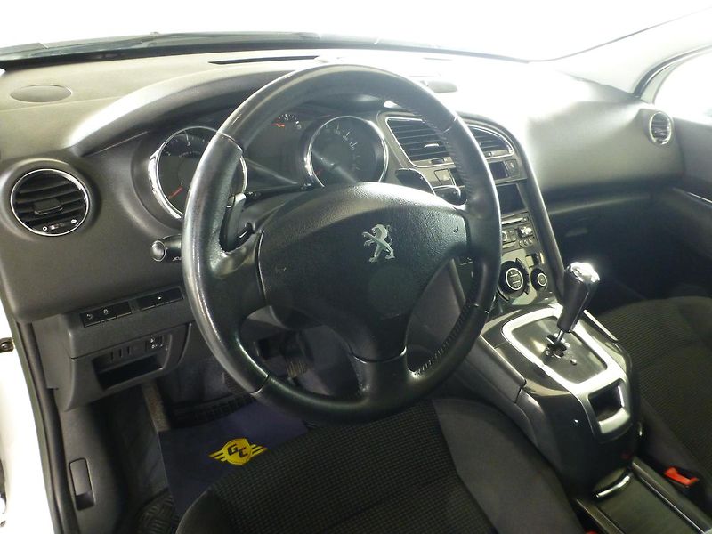 Peugeot 5008 (2014) 1,6HDI*NAVIGACE.*PARKS**NEW - fotka 12 z 31