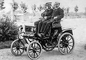 Prvním vozem byl Opel Patent-Motorwagen System Lutzmann