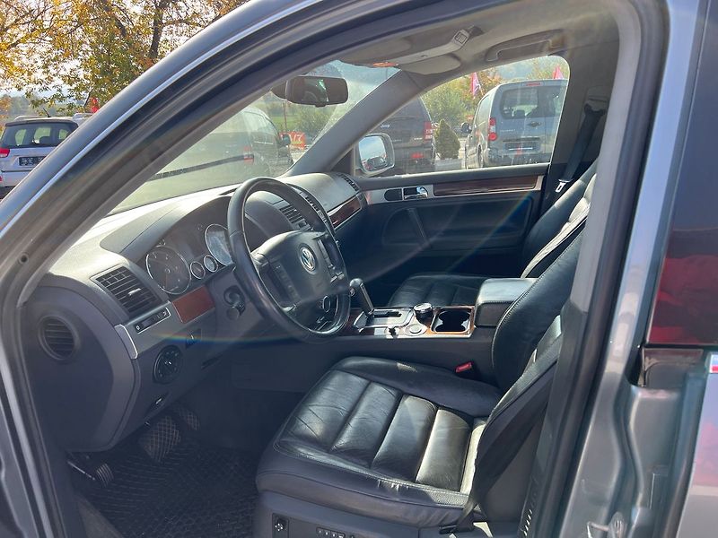 Volkswagen Touareg 3.0 TDI V6 4x4 - fotka 8 z 16