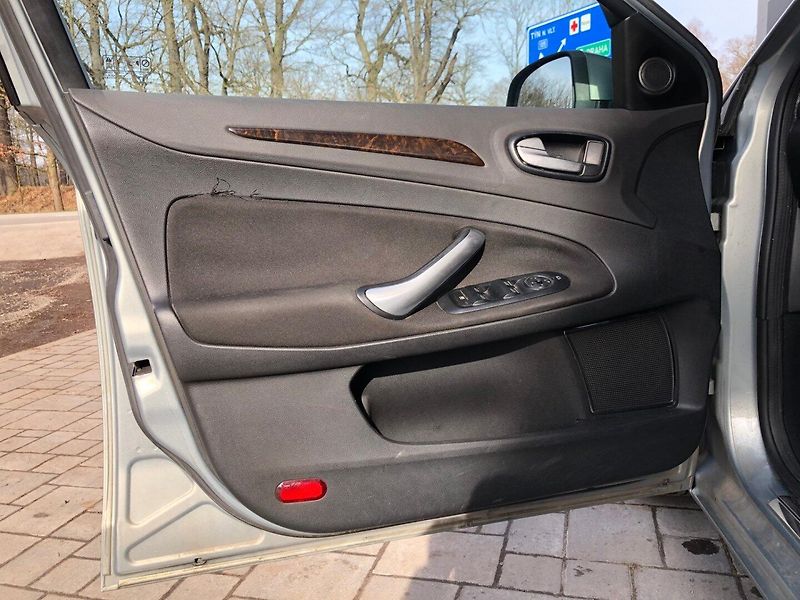 Ford Mondeo (2008) 2.0 TDCi Ghia - fotka 8 z 29
