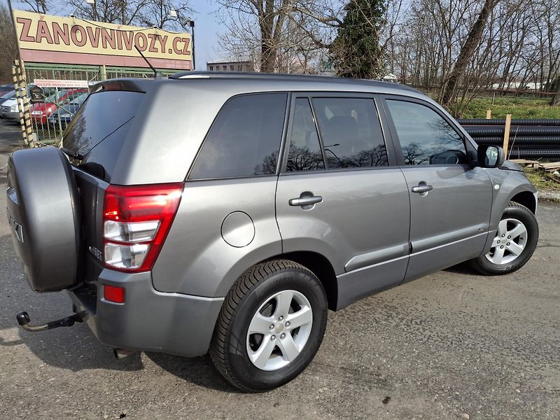 Suzuki Grand Vitara 2.0 benzin  Rezervace - fotka 6 z 43