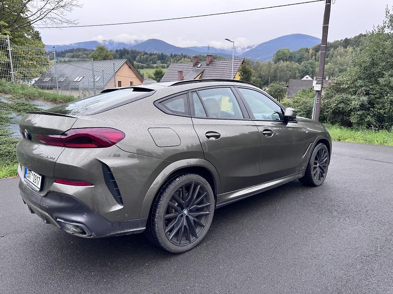 BMW X6 (2021) Bmw x6 40d - fotka 5 z 21