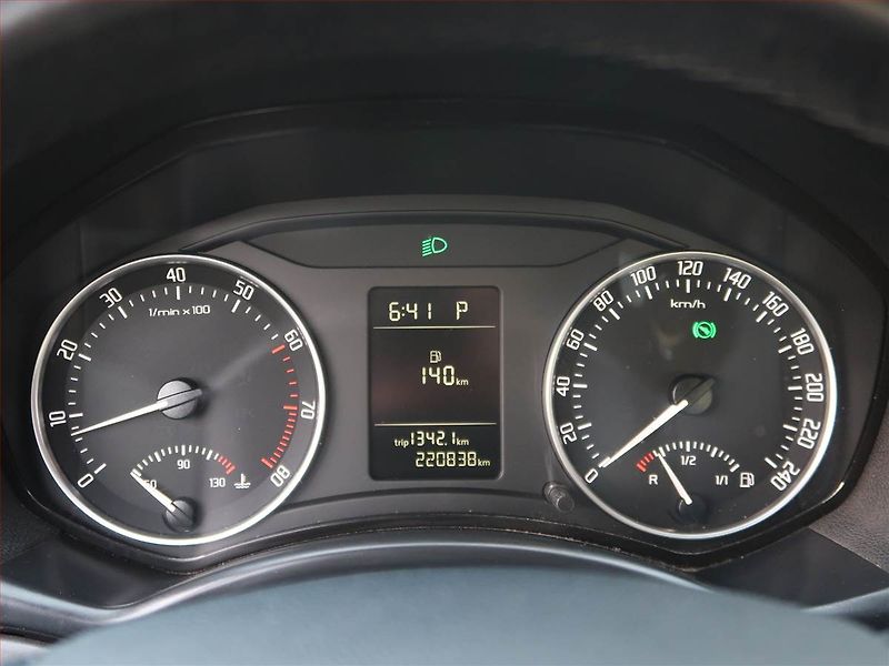 Škoda Octavia (2009) 1.6, Automat, Navi, Tempomat - fotka 11 z 17